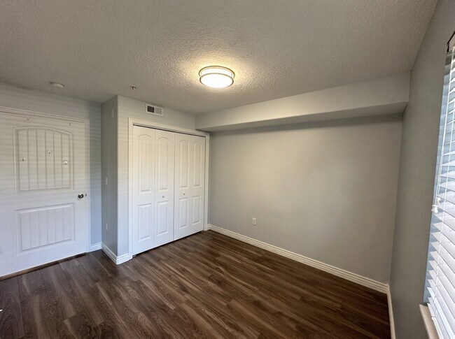 Building Photo - 3842 S Clare Dr