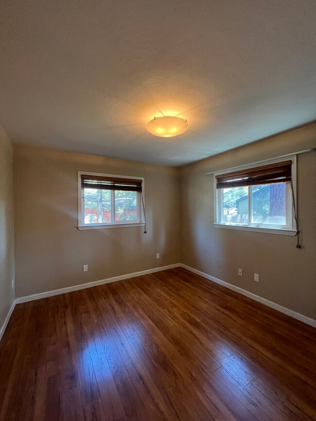 Building Photo - 3380 Janet Dr