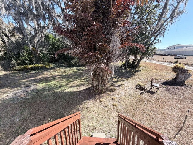 Building Photo - "Serene 3-Bed, 2-Bath Home in Auburndale - 1152 Sq Ft of Comfort on Hickory Rd!"