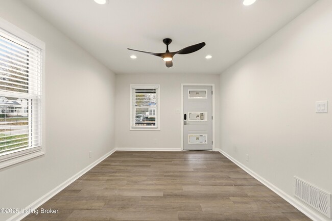 Building Photo - 702 Gheens Ave