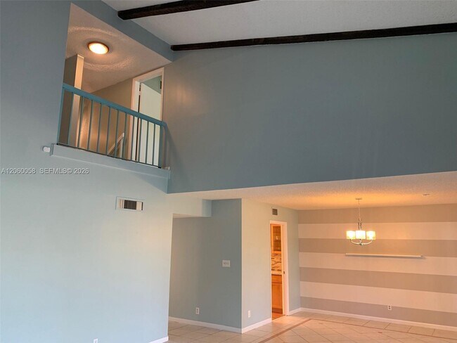 Building Photo - 305 Bonnie Brae Way
