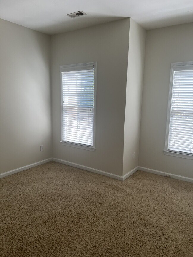 Building Photo - Excellent price for this wonderful John Wieland townhouse in swim / tennis neighborhood.