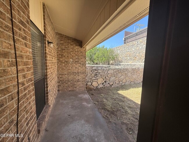 Building Photo - 1531 Common Dr