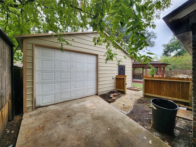 Building Photo - 5603 Arboles Dr