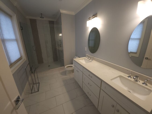 Building Photo - Stunning and Spacious Top Floor 2 Bd 2 Bath in Jamaica Plain with Parking.