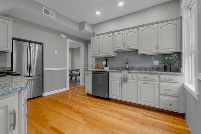 Building Photo - 71 Cypress St