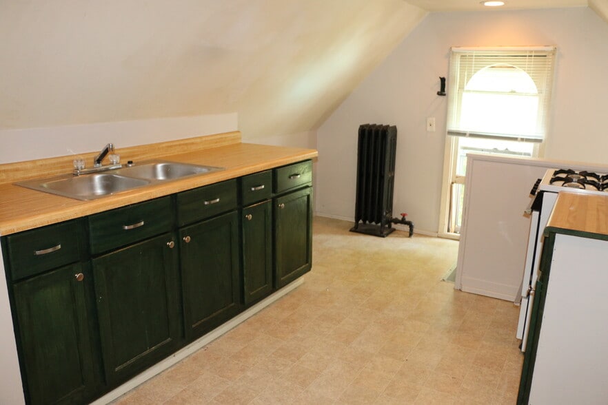 Top Level Kitchen - 303 W Pleasant St