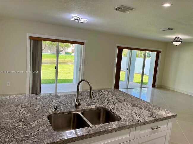 Building Photo - 4101 SW 148th Pl