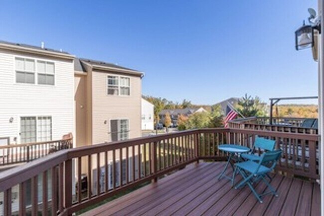 Building Photo - 213 Shamrock Dr