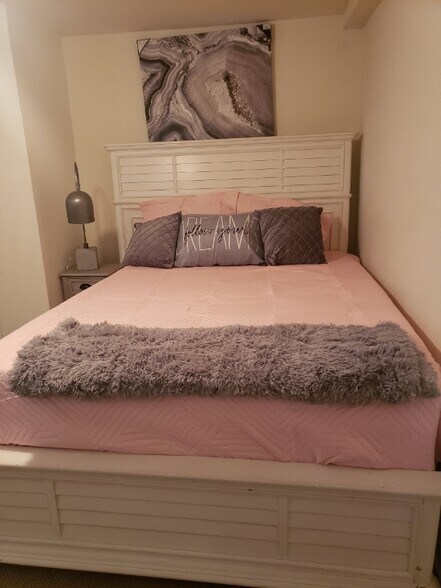 Building Photo - 7500 Harrison Ln