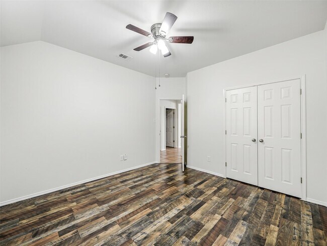 Building Photo - 414 Dartmoor Dr