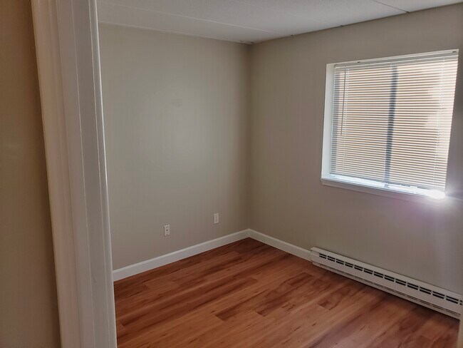 Bedroom - 10 Main St