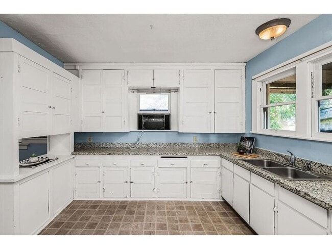 Building Photo - 511 Madison St