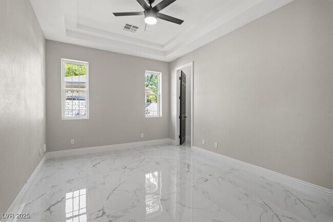 Building Photo - 8000 Silver King Dr