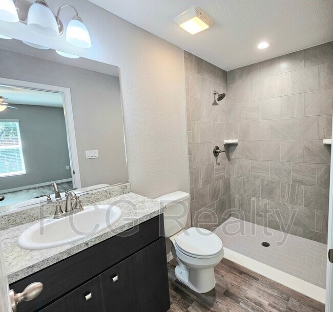 Building Photo - 6312 SW 134th Loop