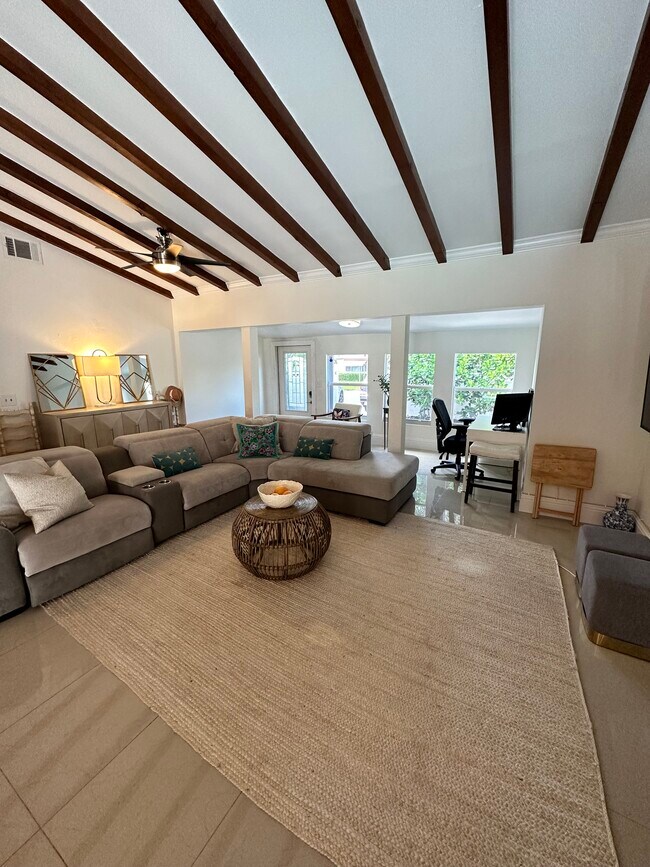 Building Photo - 3036 Coral Shores Dr