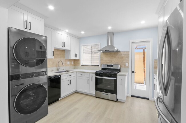 Building Photo - Beautifully Rehabbed Costa Mesa SFH with Large Yard