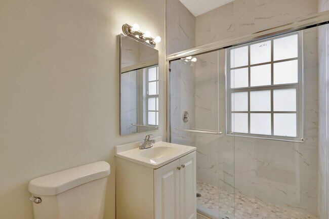Building Photo - 623 Park Pl