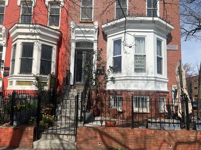 Building Photo - 901 R St NW