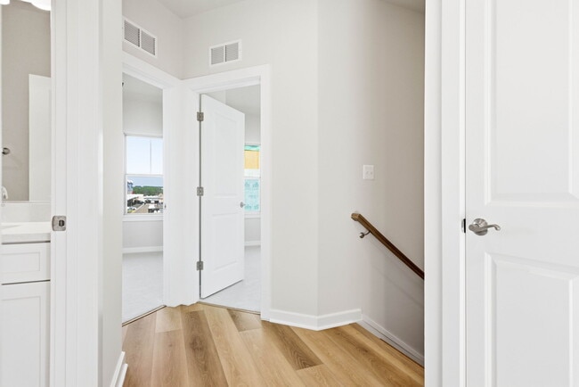 Building Photo - 1017 Venifena Terrace SE