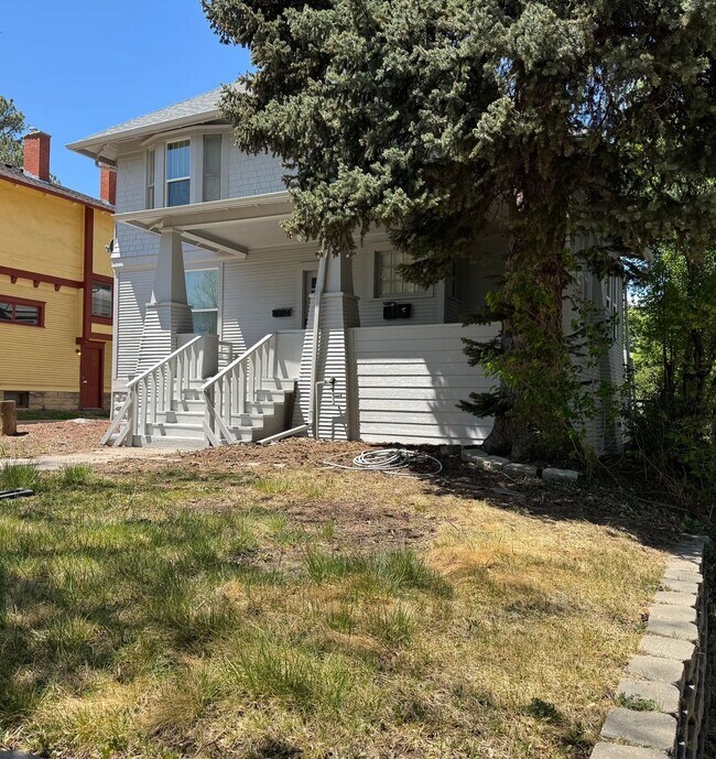 Building Photo - 8 Bedroom Home with 3 Kitchens Near UNC - Available as a single home or 2 separate units.