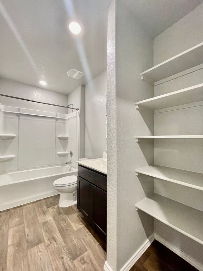 Building Photo - 4 Bedroom home in Cottonwood Creek w/ Fenced backyard