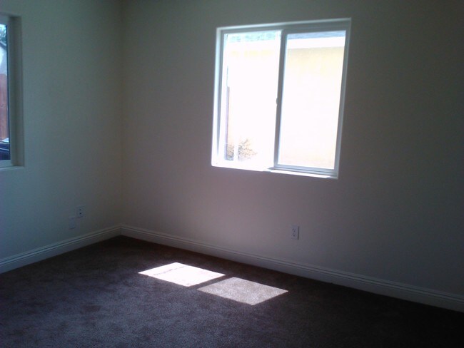 Bedroom 1 of 4 - 454 E 47th St