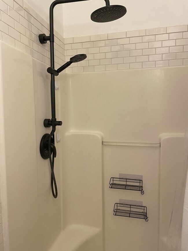 Building Photo - Great short term stay property! Nightly to monthly stays available!!