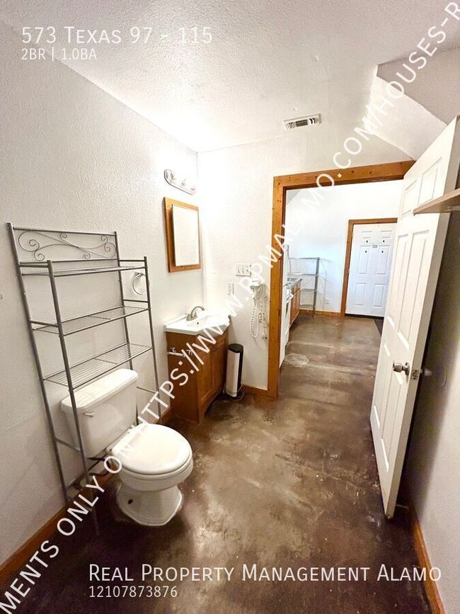 Building Photo - AVAILABLE NOW! 2 Bedroom / 1 Bath Lodge w/...