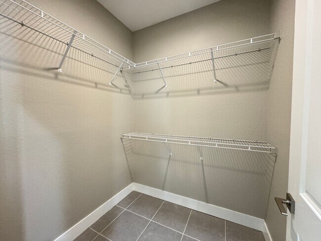 Building Photo - $500 OFF OF A MONTH OF RENT! Beautiful 4BD/2BA Home in Poinciana – No HOA Approval Needed! Pets W...