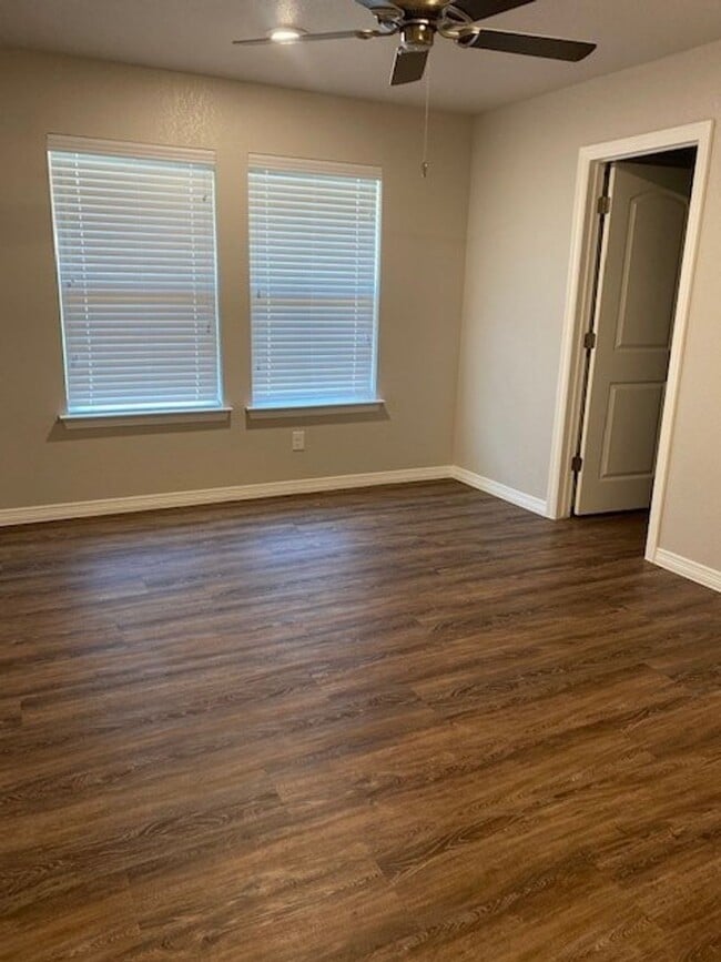 Building Photo - $200 OFF YOUR FIRST MONTH RENT MOVE IN SPECIAL