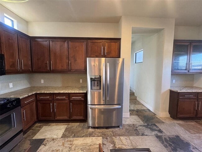 Building Photo - 1814 Maple Ave