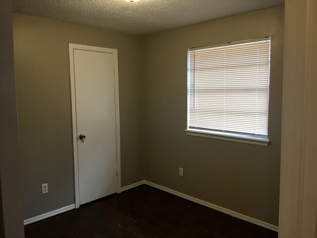 Building Photo - Nice 3-bed 1-bath home for rent in SE OKC.