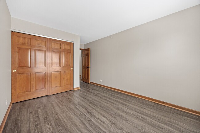 Building Photo - 5S560 Paxton Dr
