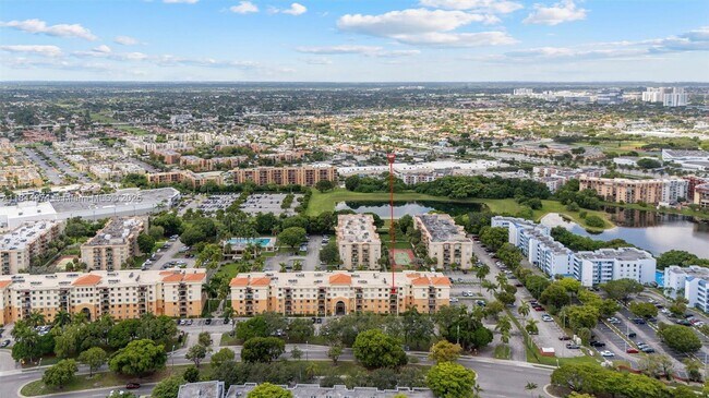 Building Photo - 9340 Fontainebleau Blvd