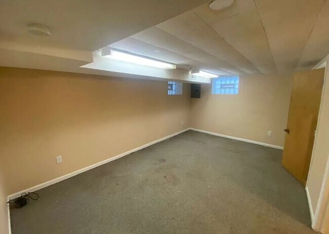 Building Photo - Welcome to your next home!