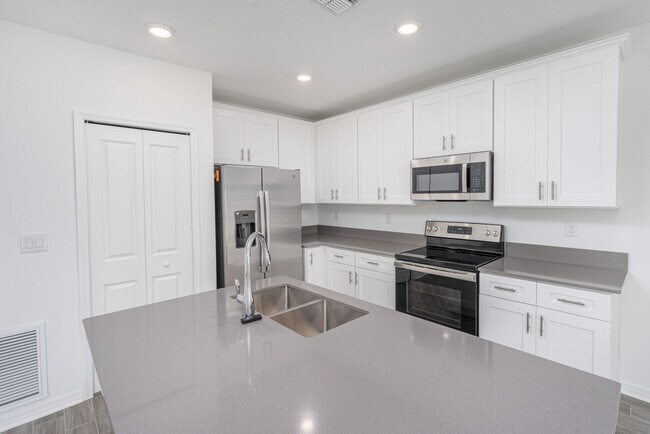 Building Photo - Welcome Home to the Preserve off LPGA