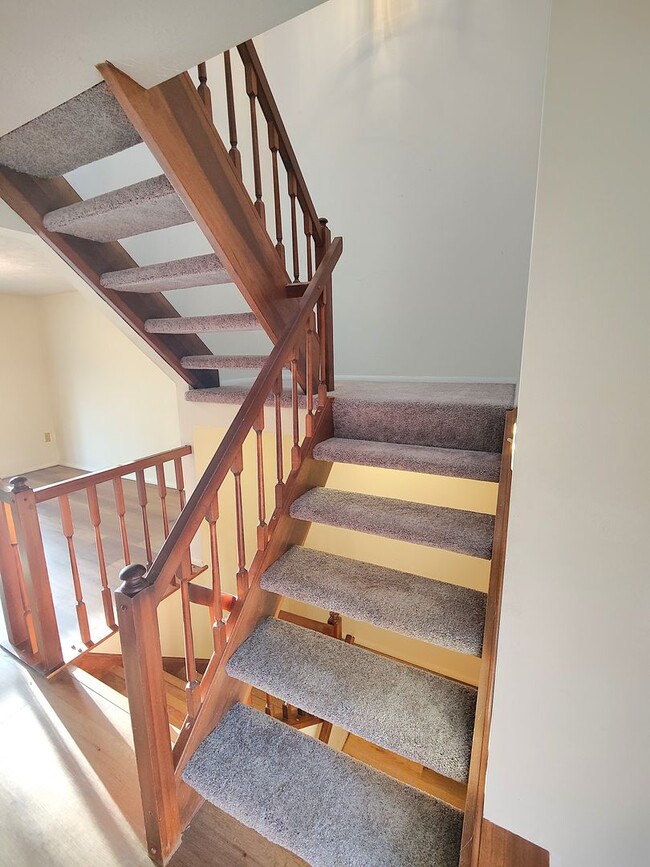 Building Photo - *Spacious & Conveniently Located 3BD/2.5BA Townhouse Available in Bethel Park*