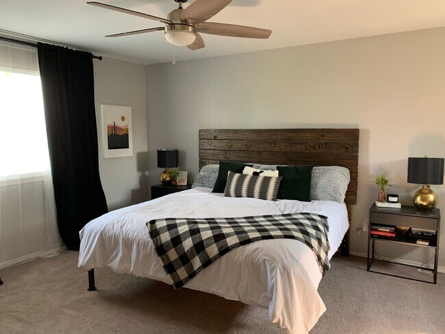 Building Photo - 4 bed 4 bath Erie home 1 mile from downtown and shops!