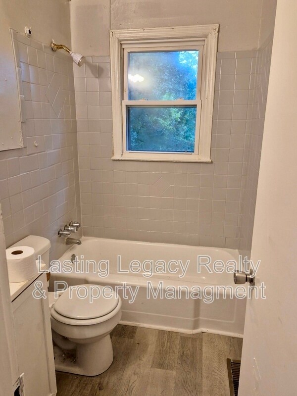 Building Photo - 1423 Marne St