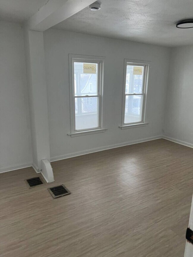 Building Photo - 853 E 155th St