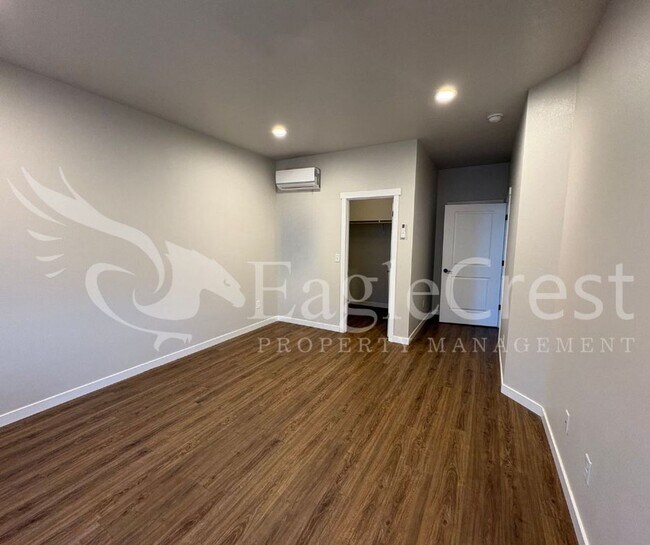 Building Photo - Herbert PL