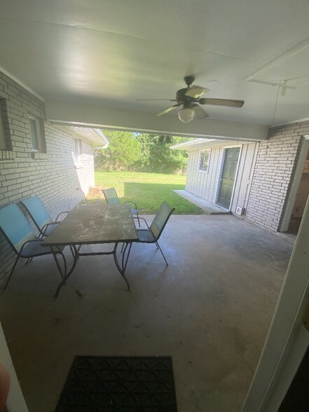 Building Photo - 111 Greenwood Dr