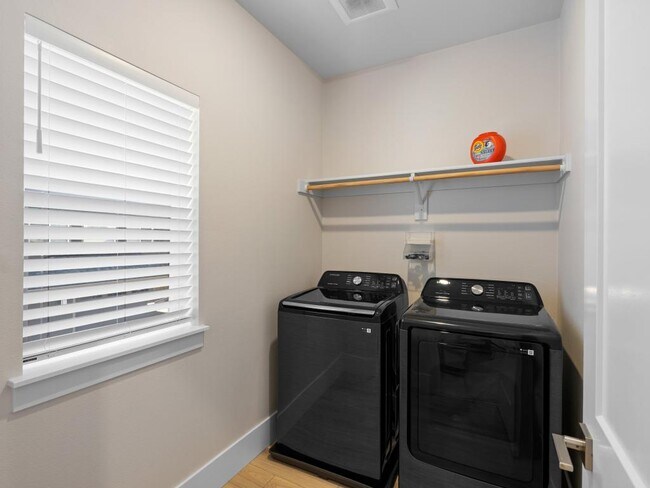 Building Photo - 13728 SW 166th Ave