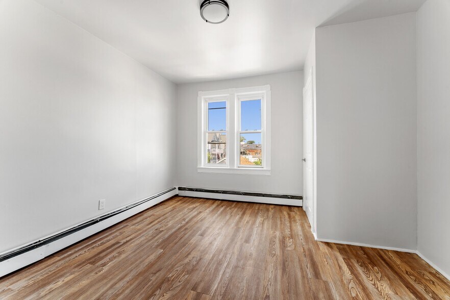 Building Photo - 361 Gordon St