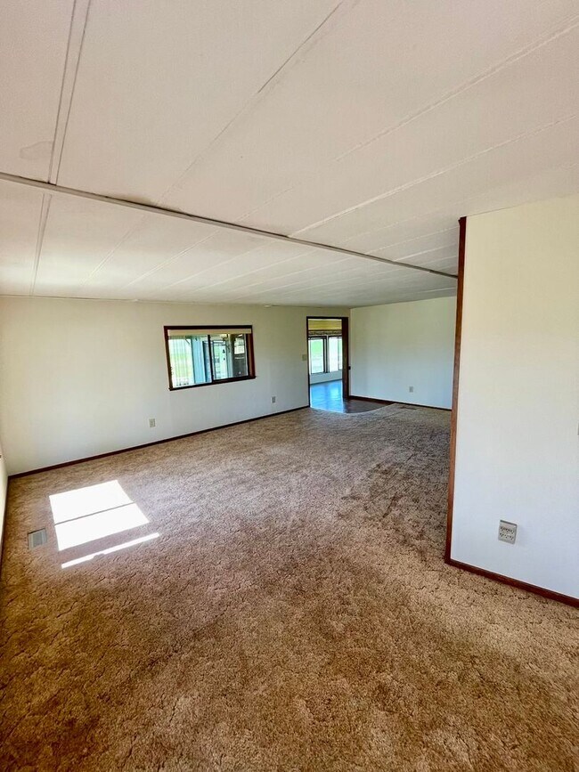 Building Photo - Rural living at its finest!  Large 3bdrm 2...