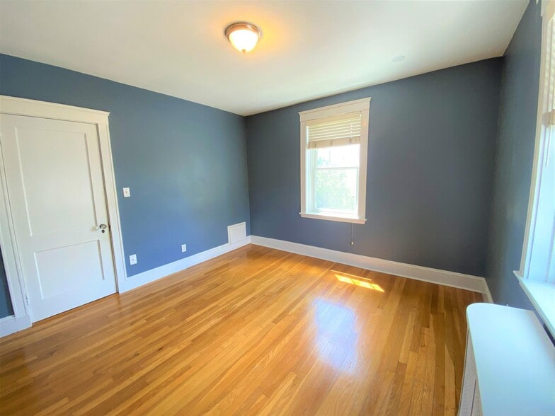 Building Photo - 520 High St