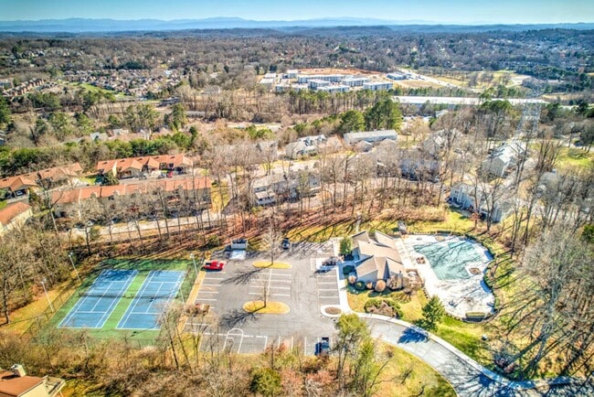 Building Photo - Beautifully updated, multi-level condo in ...