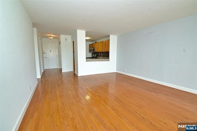 Building Photo - 1203 River Rd