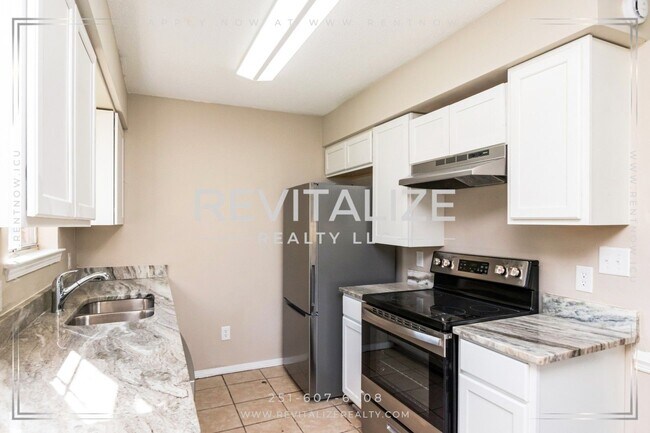 Building Photo - 1066 Bernice Hudson Dr